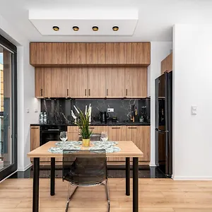 https://apartament-wola-blisko-centrum-2-bedroom.warsawhotelspoland.com